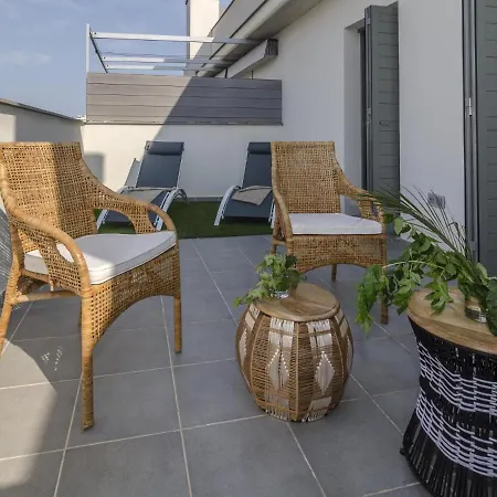 Spaces Sea View Oasis